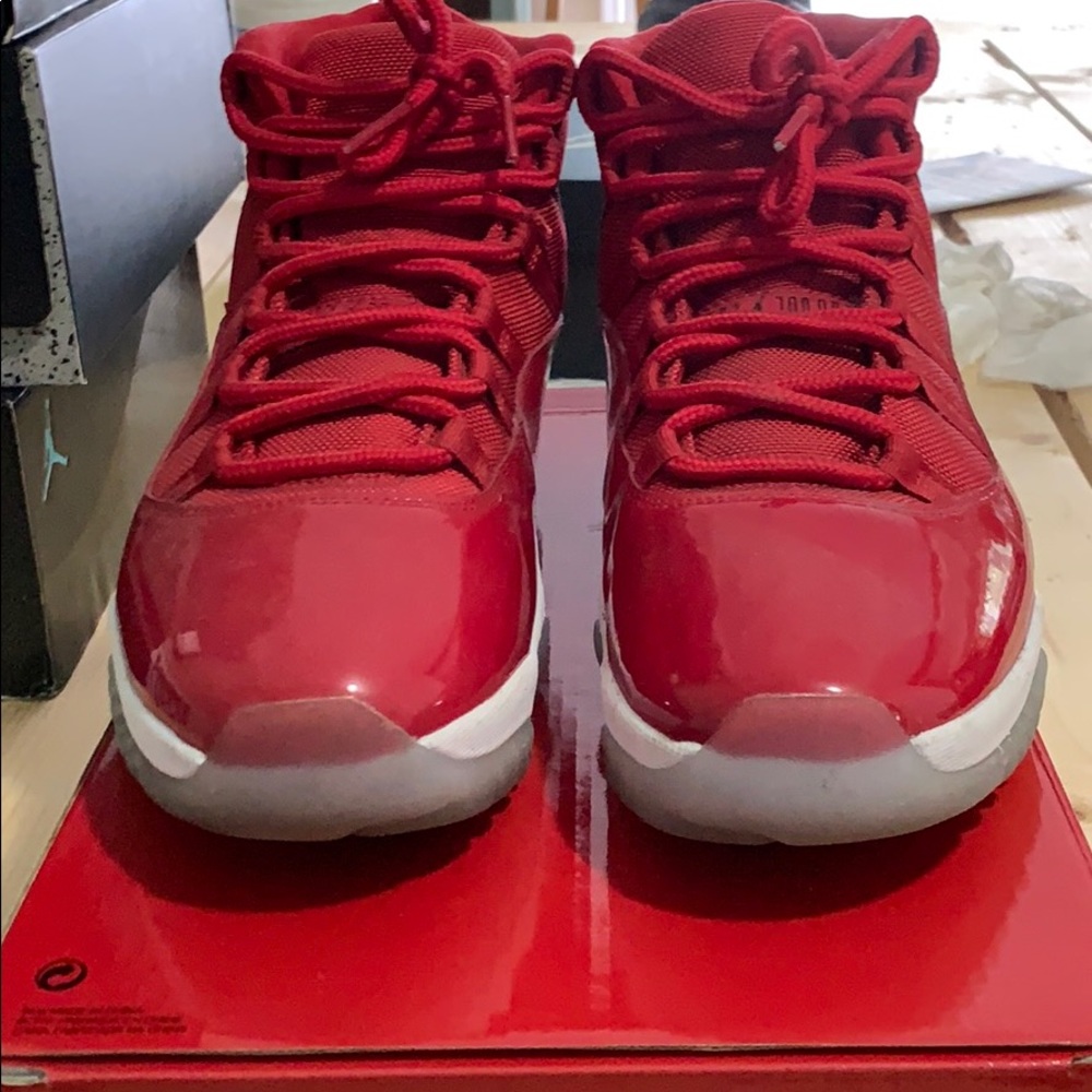 Jordan retro 11  gym red
